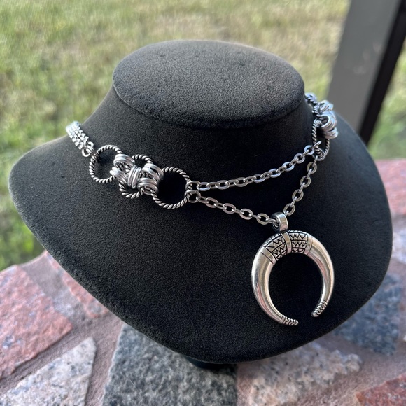 Handmade maille choker & up side down moon charm necklace - Picture 5 of 11